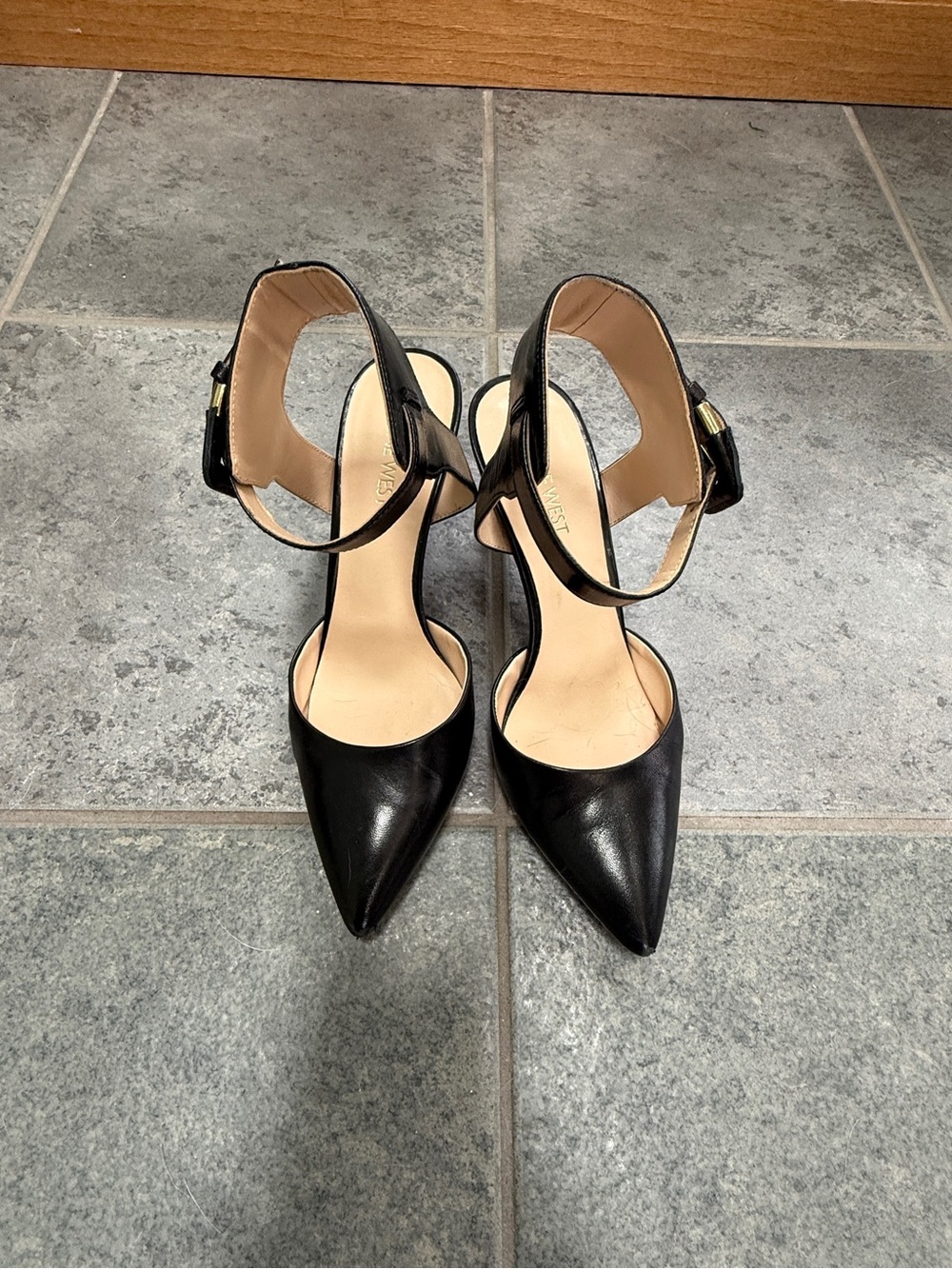 Nine West Black Pointed-Toe Ankle-Strap Pumps with Gold Buckle Size 6